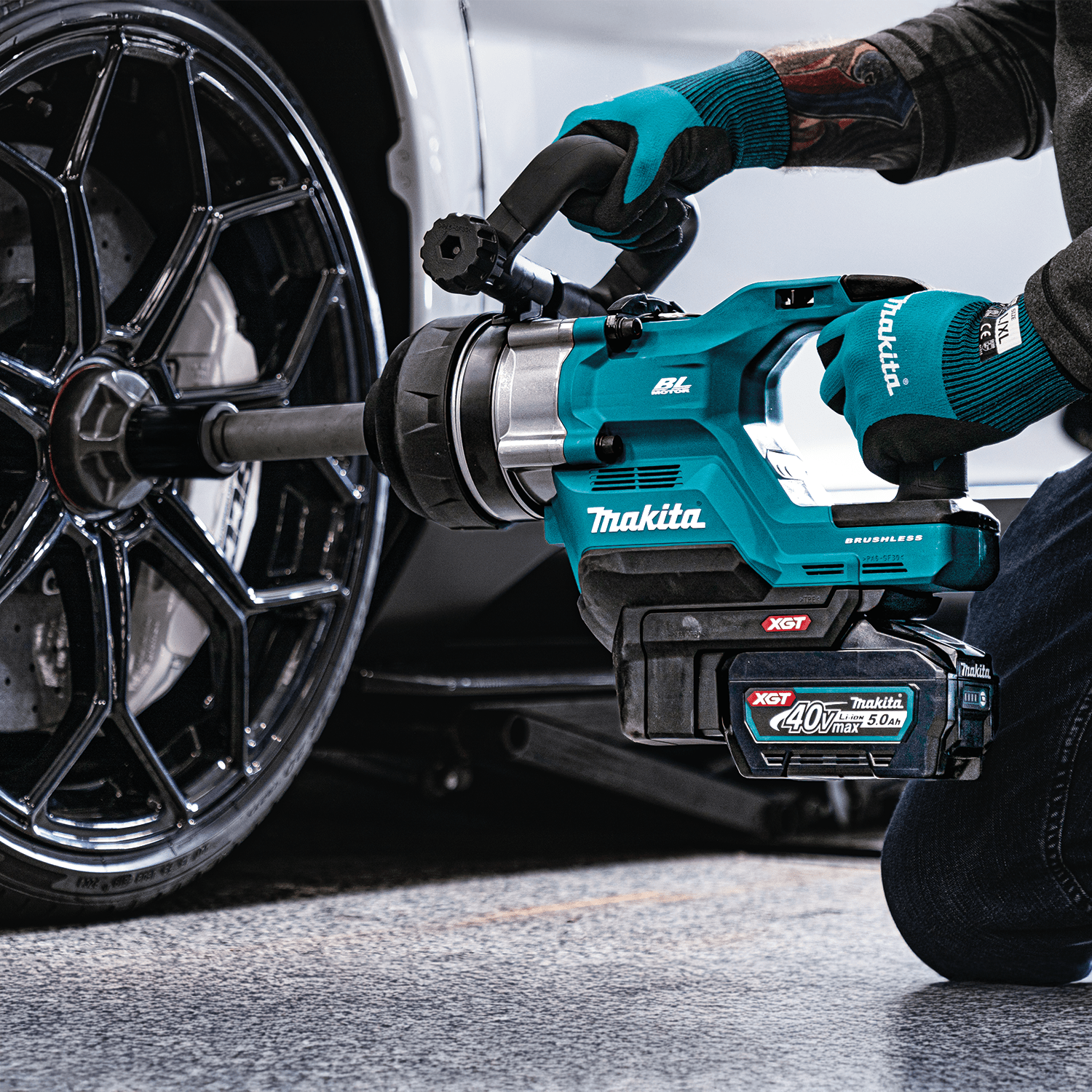 Clau d'impacte Makita XGT treballant sobre una roda. Font: Pacific Power Tools.